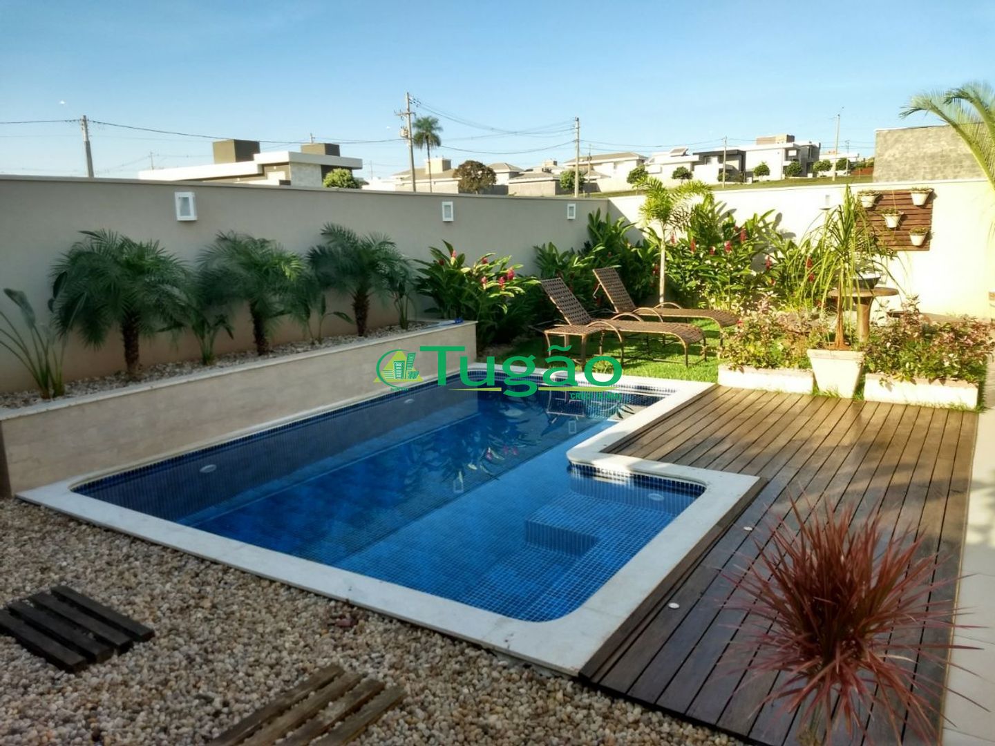 Casa de Condomínio com 3 quartos à venda, 220m² — foto 1 de 16