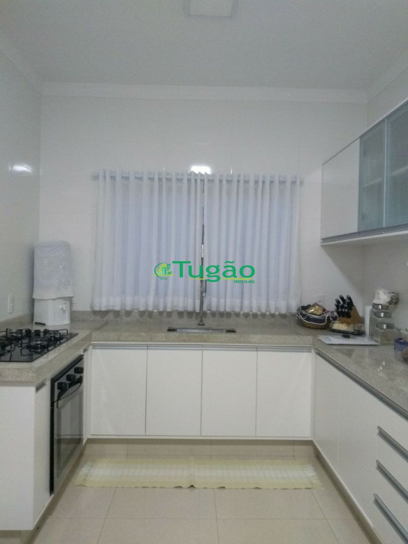 Casa de Condomínio com 3 quartos à venda, 220m² — foto 13 de 16