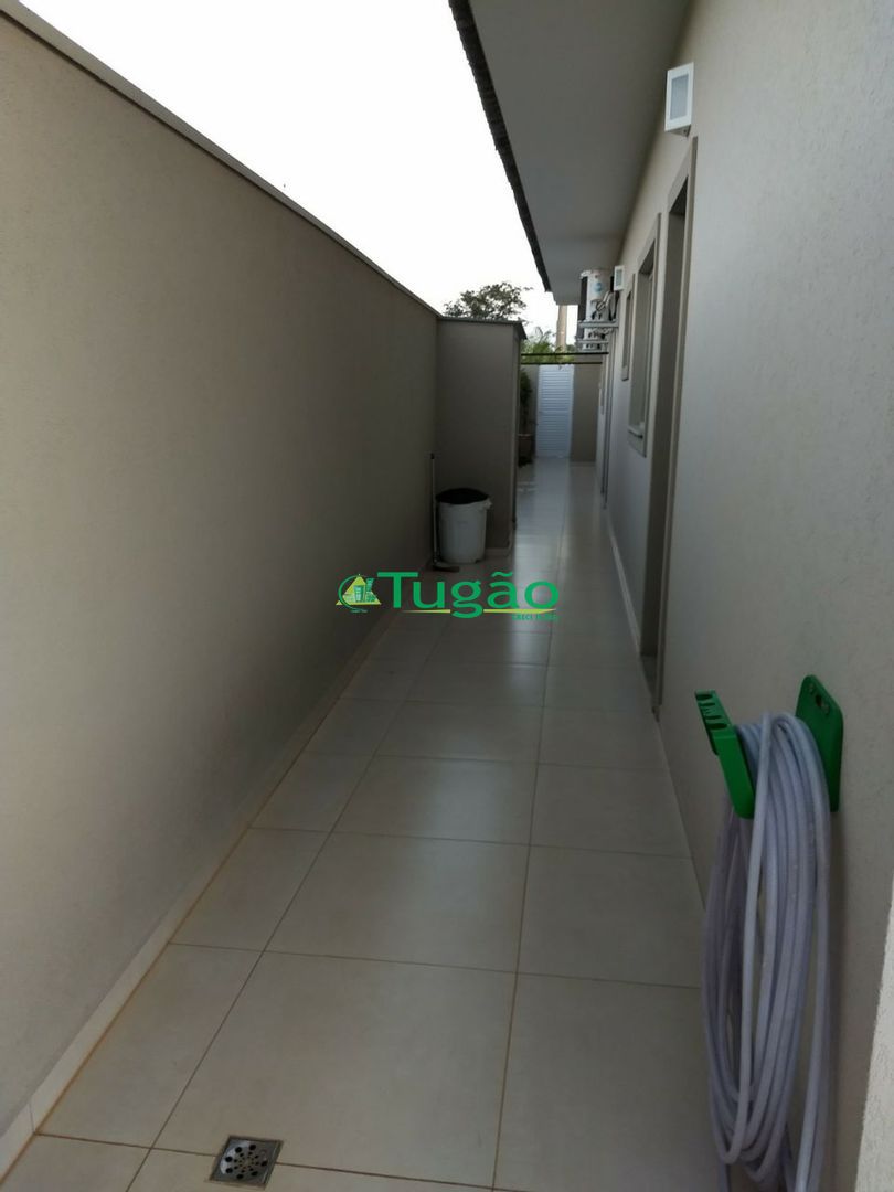 Casa de Condomínio com 3 quartos à venda, 220m² — foto 4 de 16