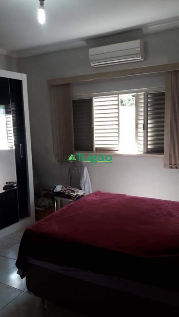 Casa com 3 quartos à venda, 170m² — foto 2 de 13