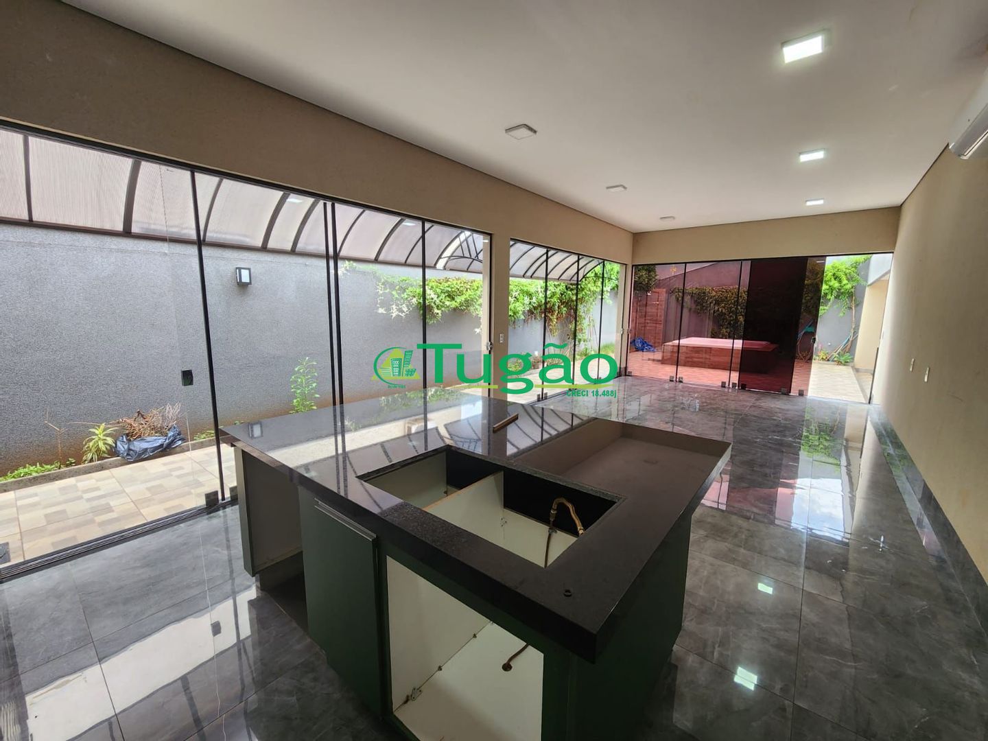 Casa com 4 quartos à venda, 264m² — foto 1 de 24