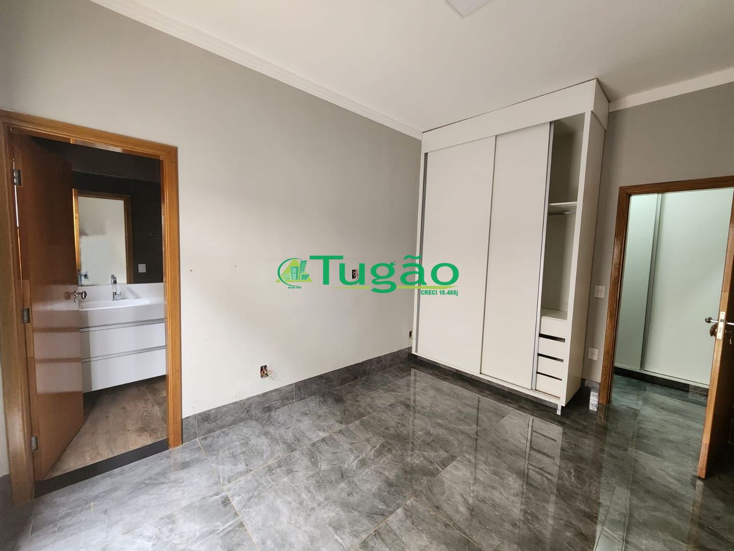 Casa com 4 quartos à venda, 264m² — foto 16 de 24