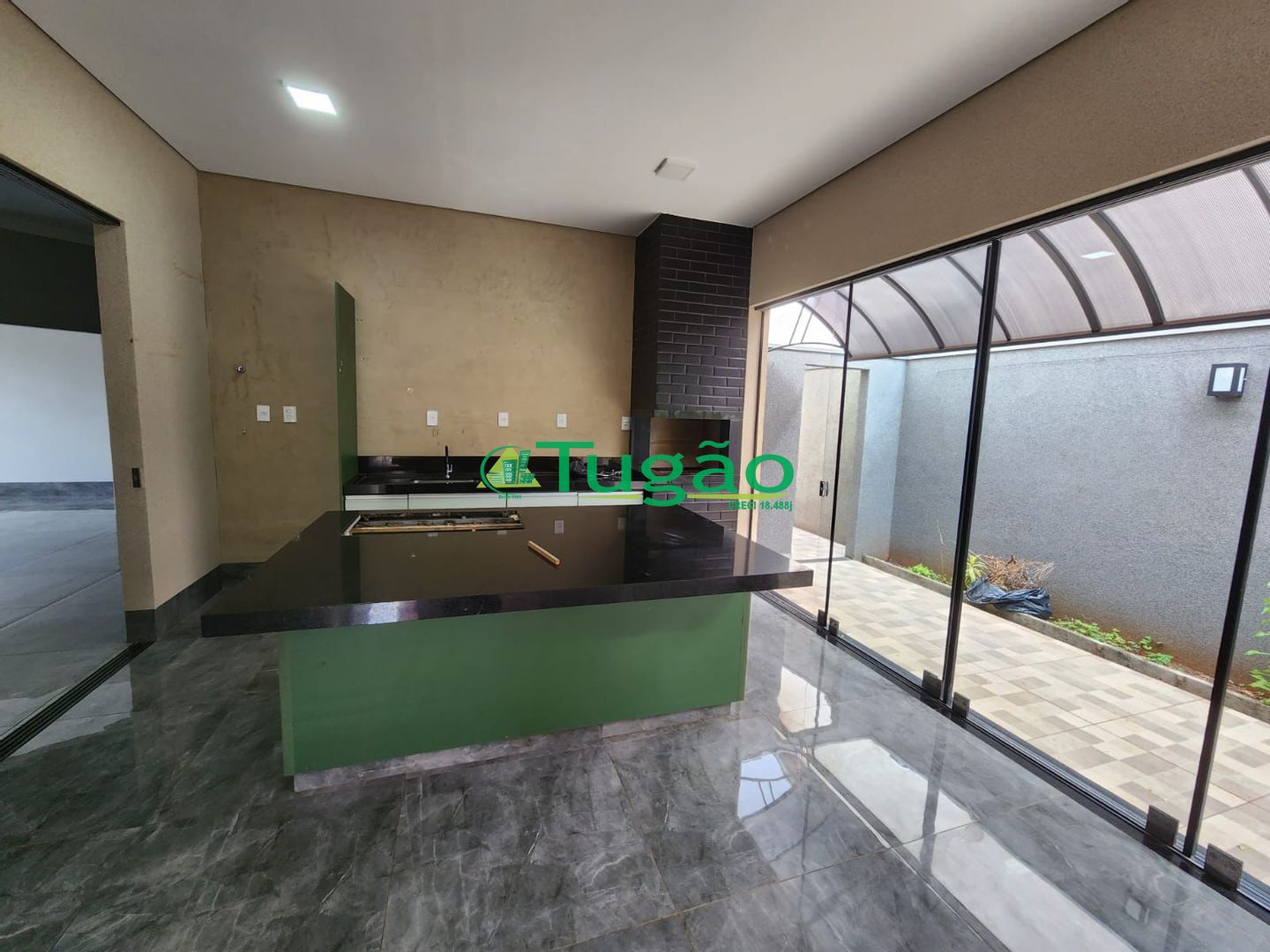 Casa com 4 quartos à venda, 264m² — foto 2 de 24