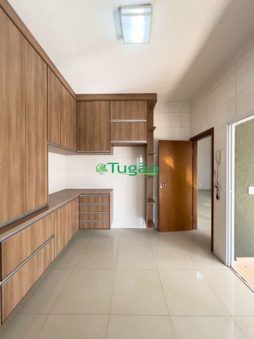 Casa com 3 quartos à venda, 200m² — foto 18 de 43