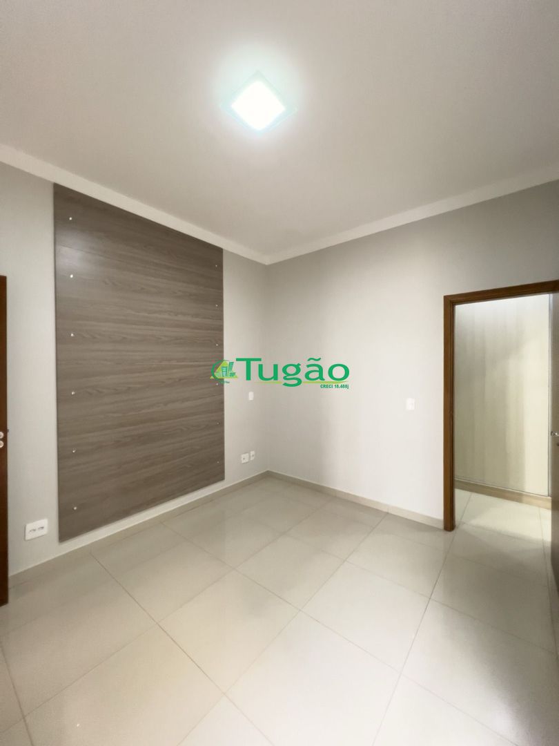 Casa com 3 quartos à venda, 200m² — foto 35 de 43