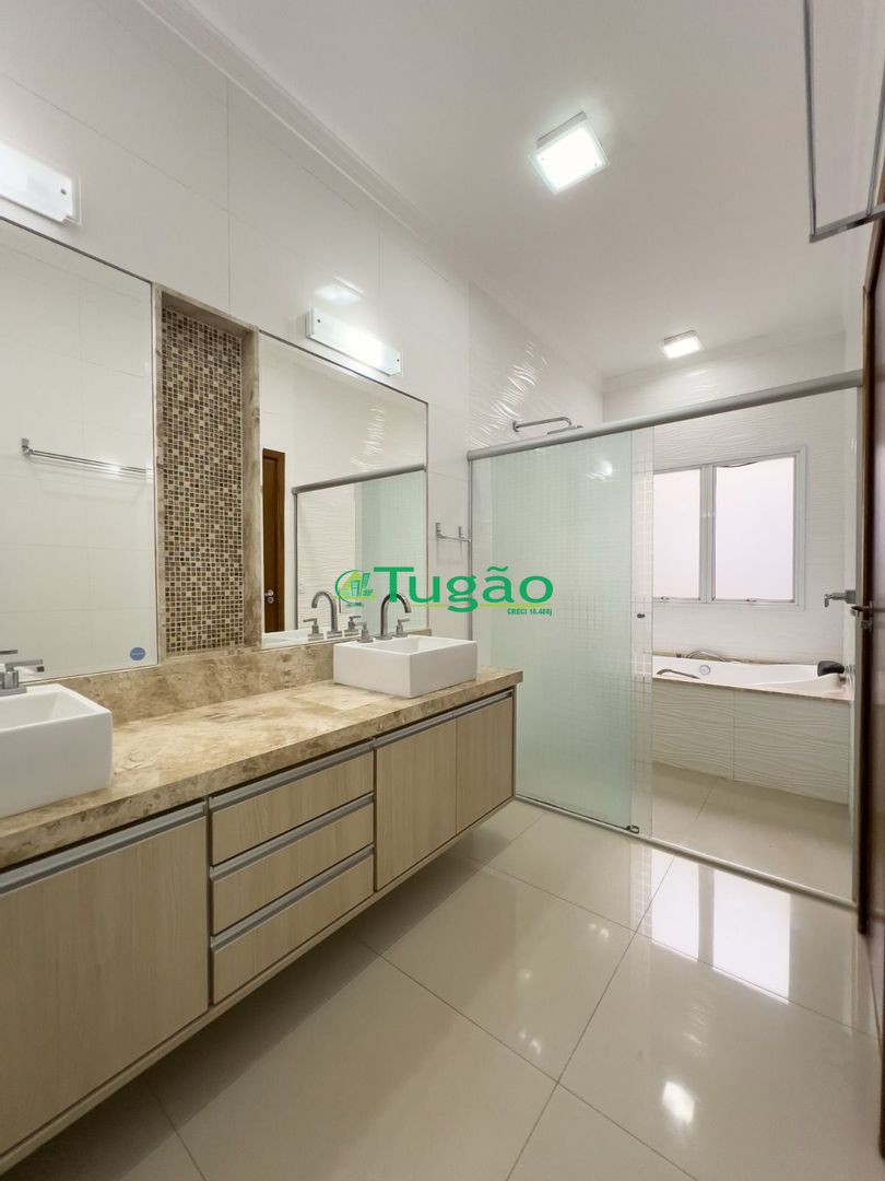 Casa com 3 quartos à venda, 200m² — foto 33 de 43