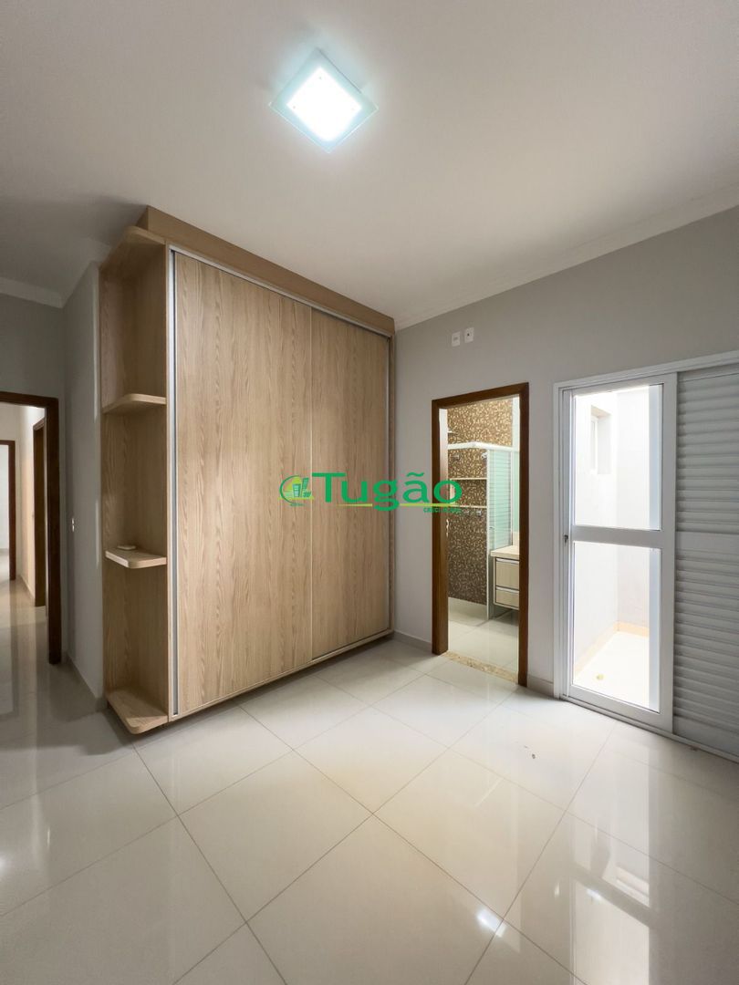 Casa com 3 quartos à venda, 200m² — foto 25 de 43