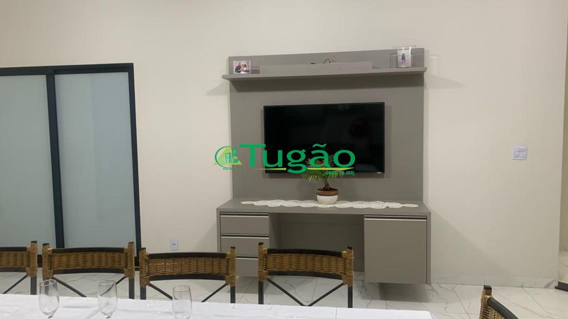 Casa com 3 quartos para aluguel, 275m² — foto 3 de 9