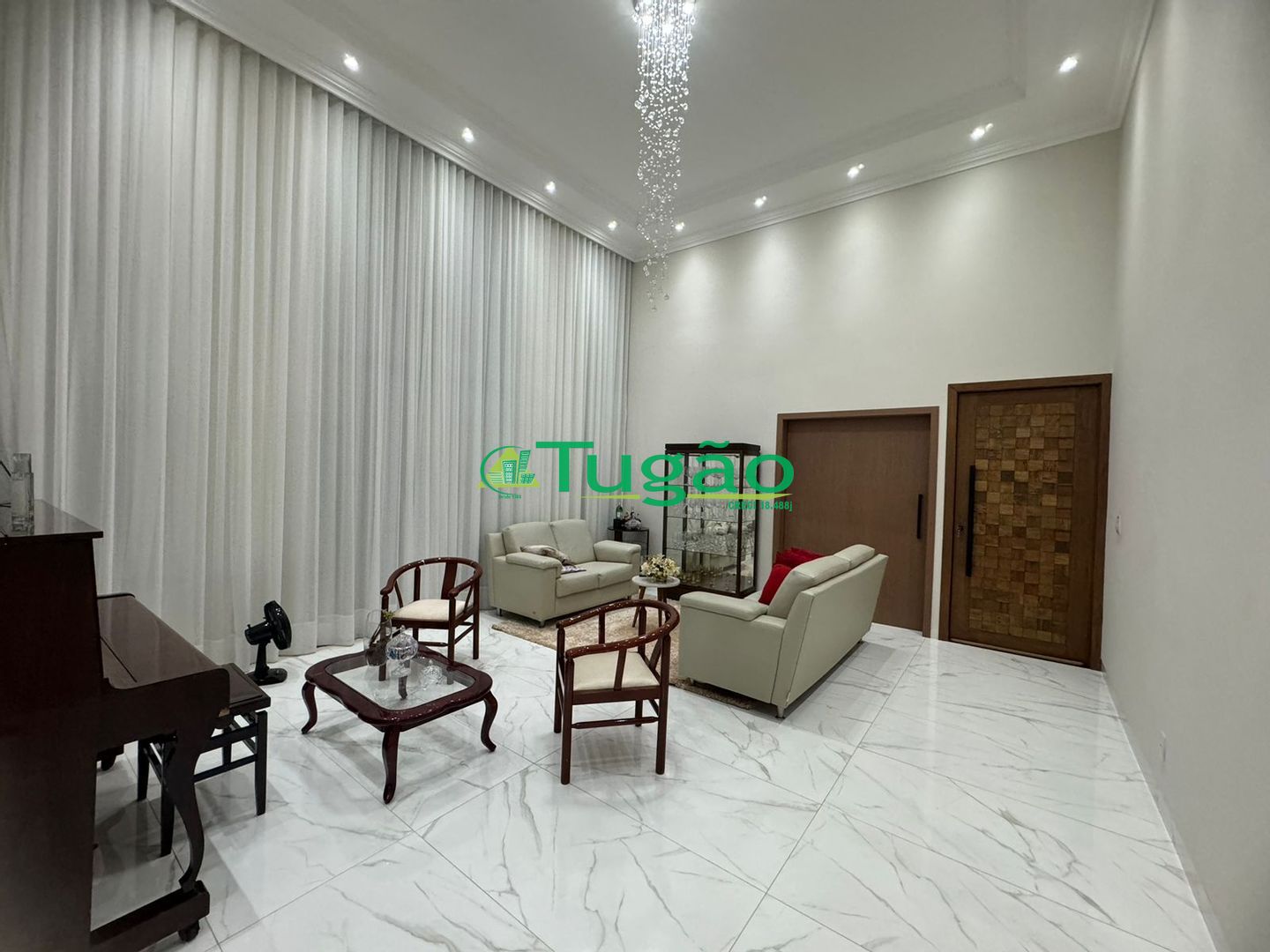 Casa com 3 quartos para aluguel, 275m² — foto 2 de 9