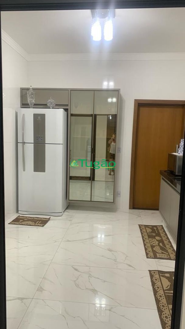 Casa com 3 quartos para aluguel, 275m² — foto 8 de 9