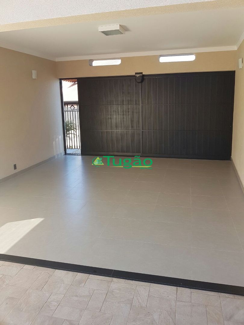 Casa com 3 quartos à venda, 378m² — foto 3 de 75