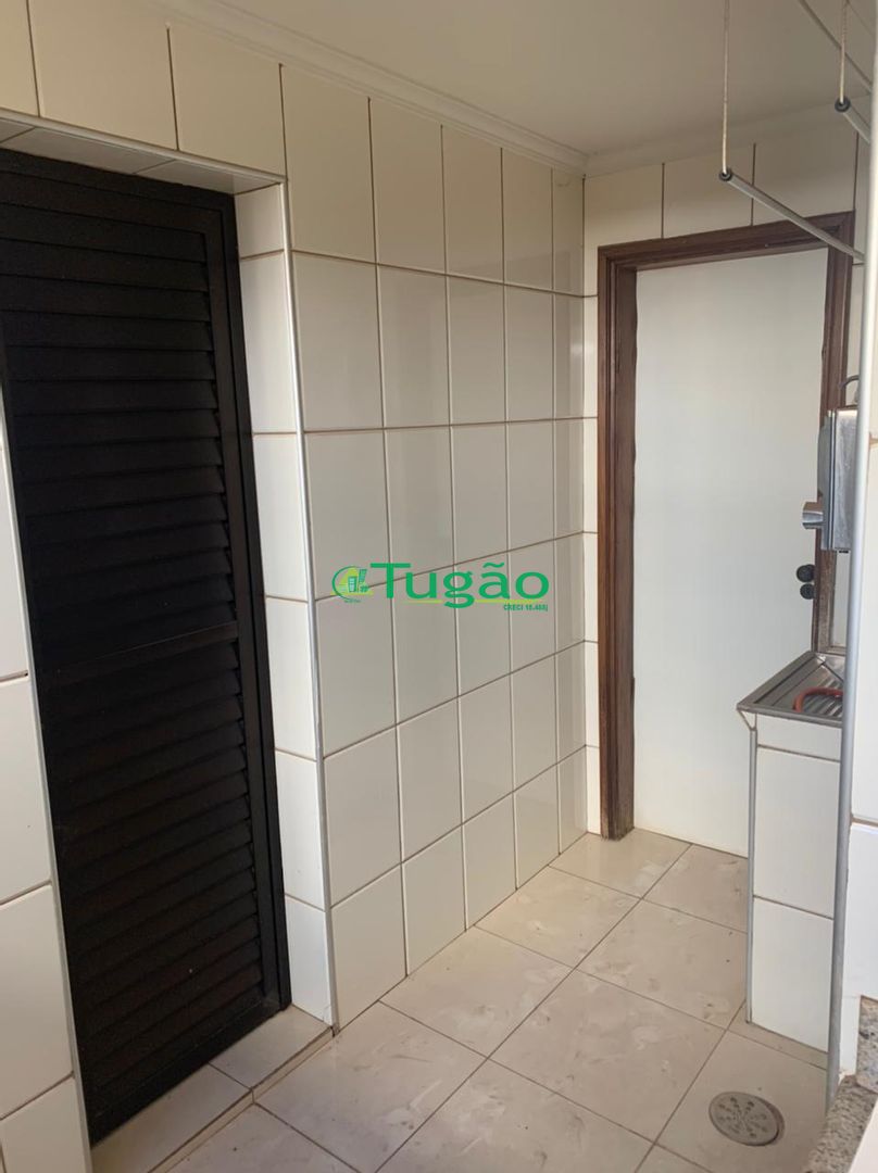 Apartamento com 3 quartos à venda, 216m² — foto 18 de 29