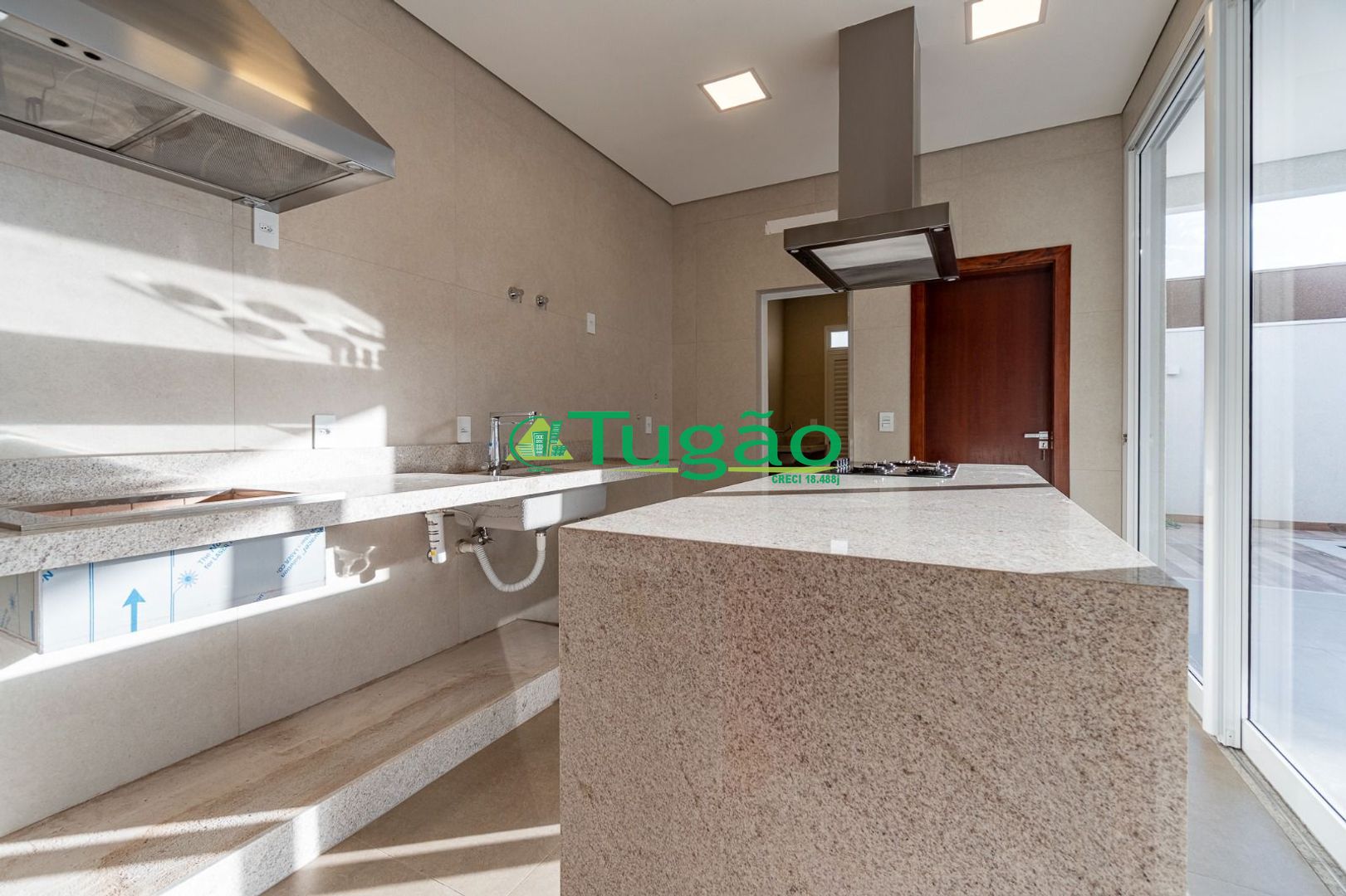 Casa de Condomínio com 3 quartos à venda, 180m² — foto 9 de 16