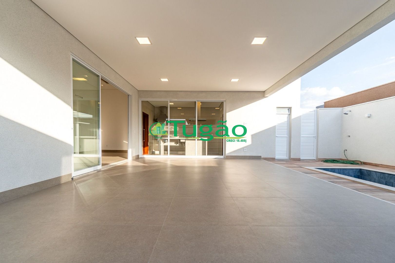 Casa de Condomínio com 3 quartos à venda, 180m² — foto 10 de 16