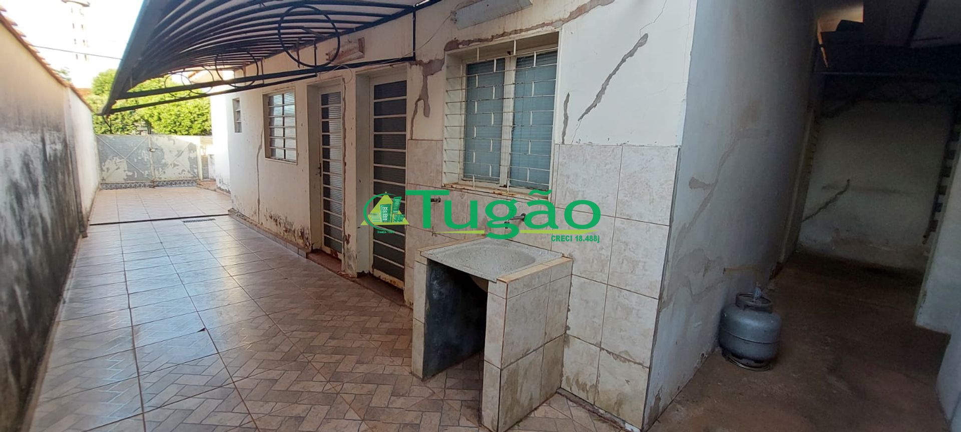 Casa com 3 quartos à venda, 190m² — foto 2 de 14