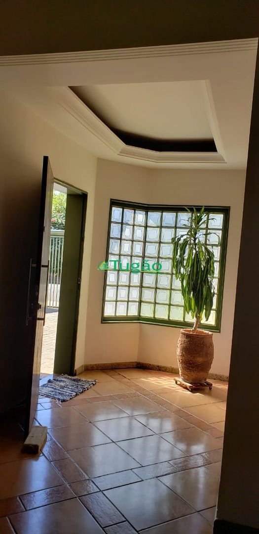 Casa com 3 quartos à venda, 380m² — foto 3 de 16