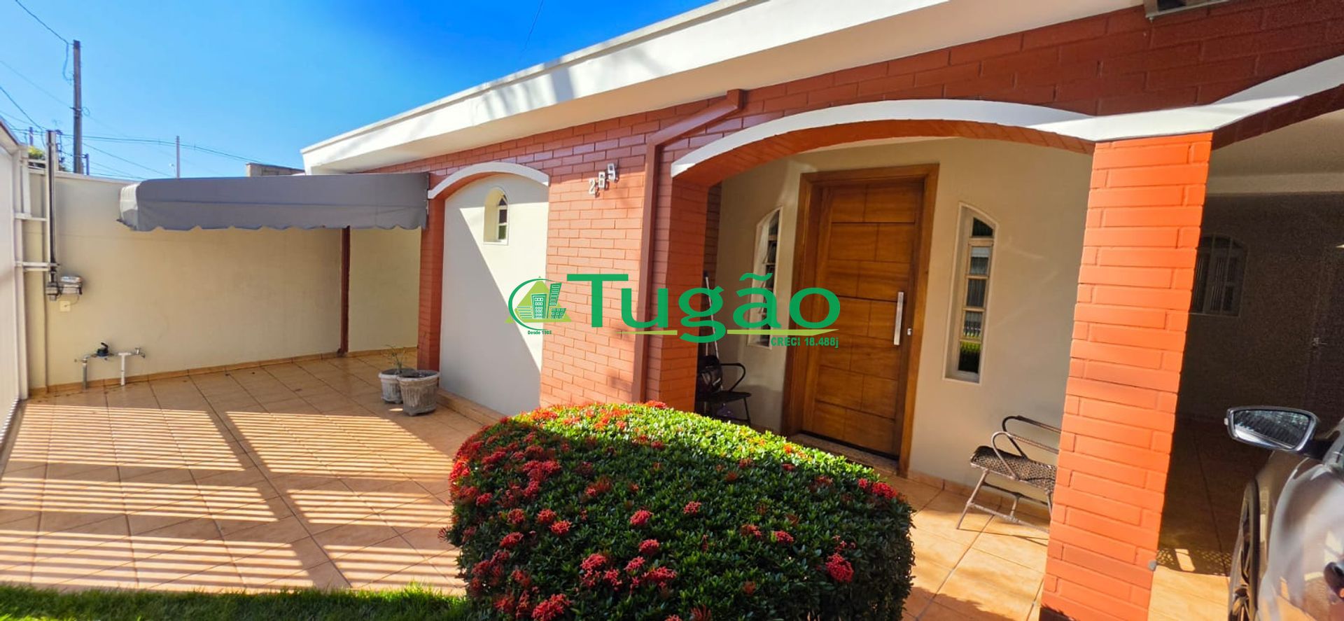 Casa com 3 quartos à venda, 210m² — foto 2 de 29
