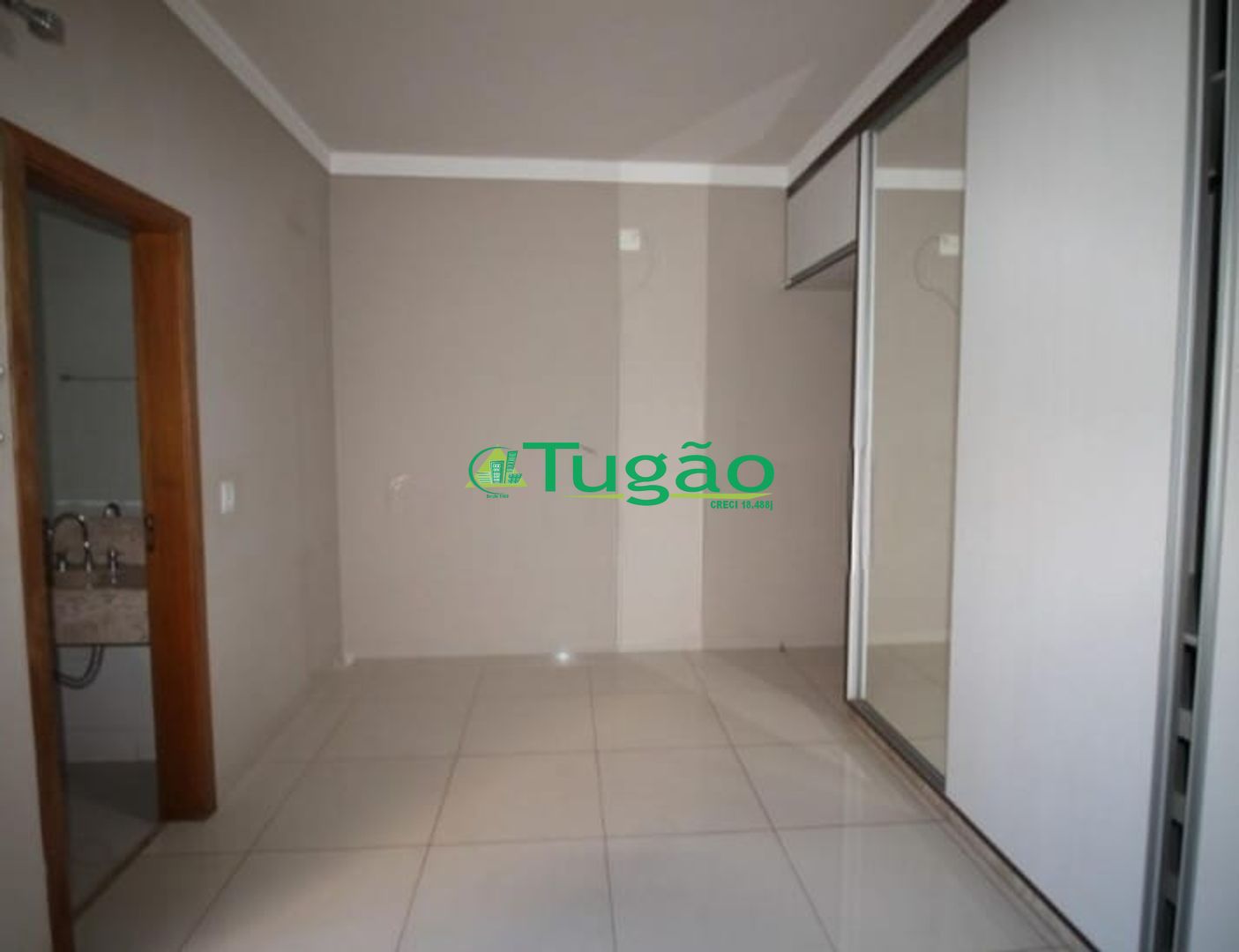 Casa com 3 quartos à venda, 160m² — foto 2 de 33