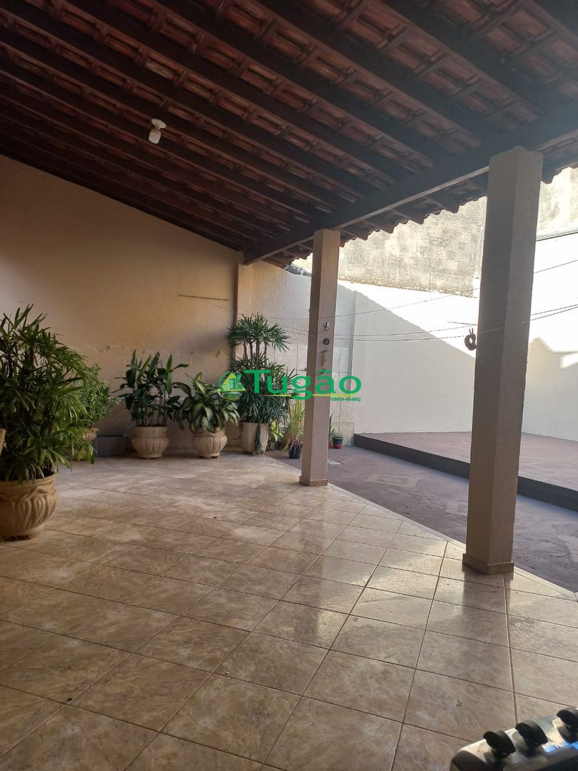 Casa com 3 quartos à venda, 234m² — foto 9 de 12