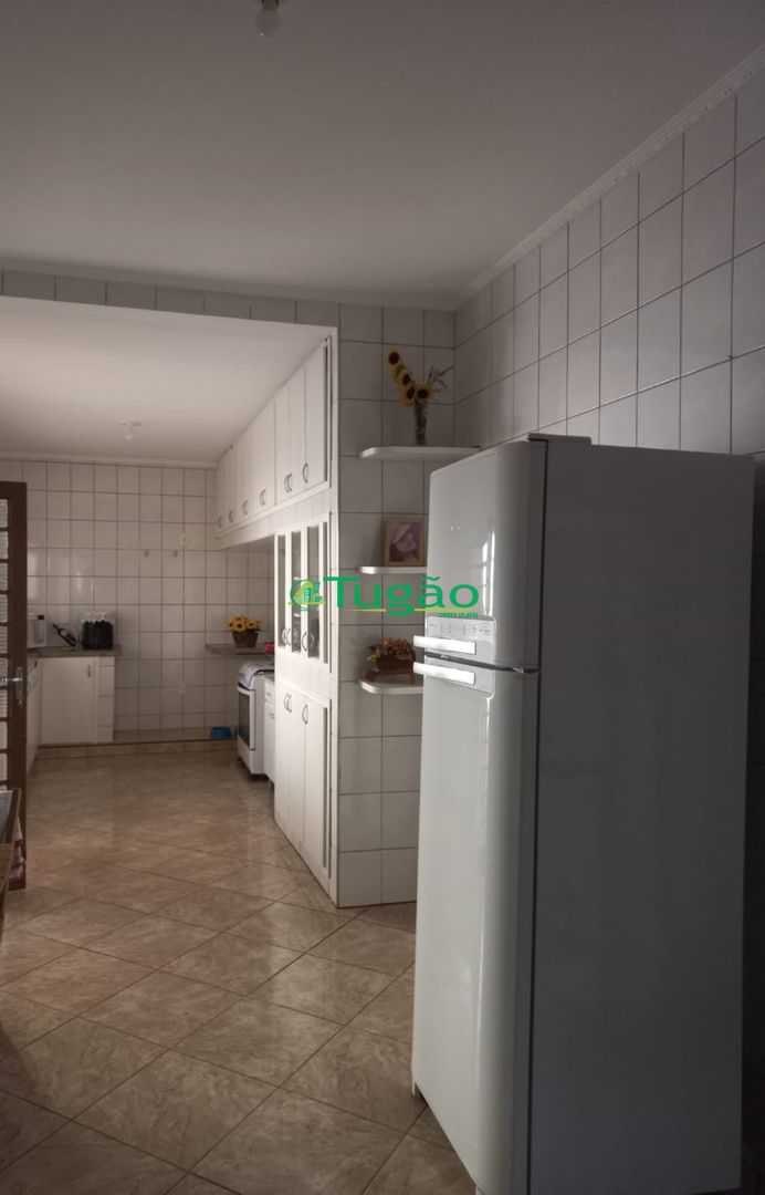 Casa com 3 quartos à venda, 234m² — foto 1 de 12