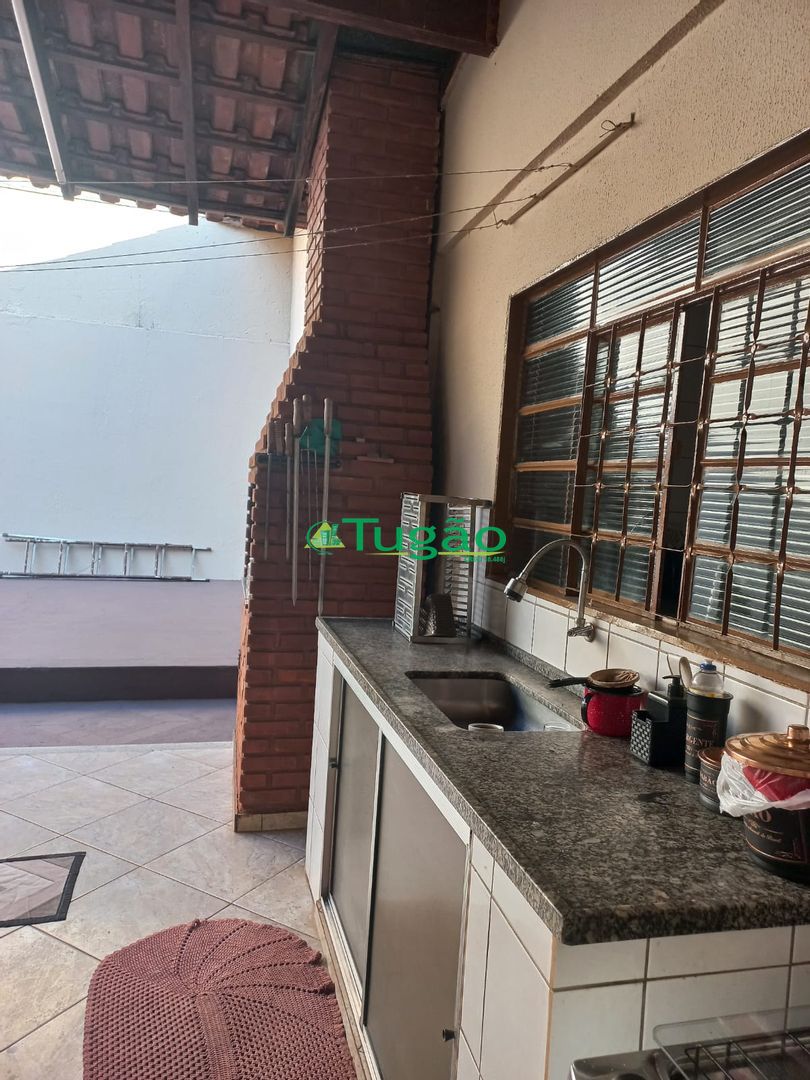 Casa com 3 quartos à venda, 234m² — foto 4 de 12