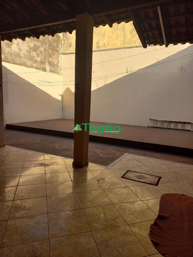 Casa com 3 quartos à venda, 234m² — foto 3 de 12