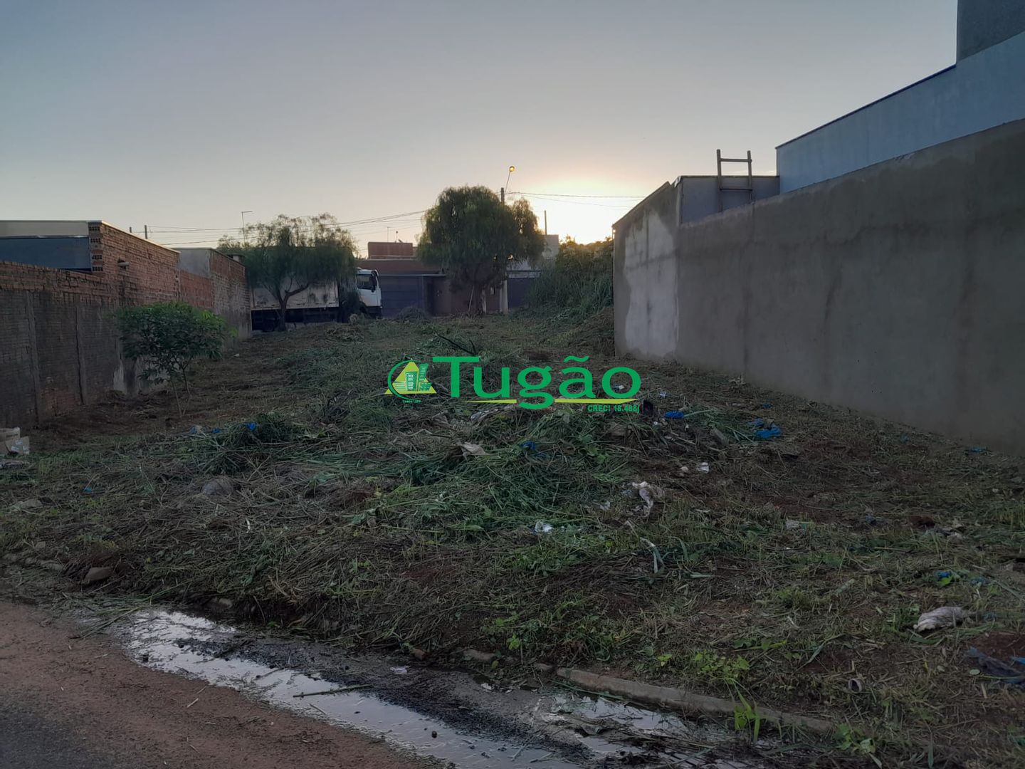 Terreno / Lote / Condomínio  à venda, 298m² — foto 2 de 3