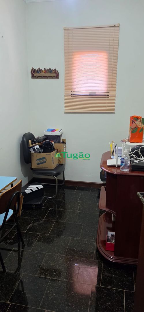 Casa com 4 quartos à venda, 320m² — foto 18 de 37