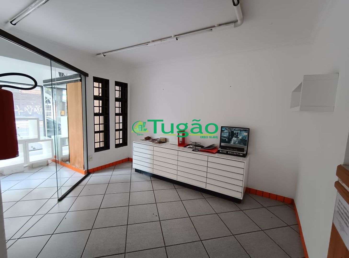 Loja / Salão / Ponto Comercial  à venda, 240m² — foto 1 de 23