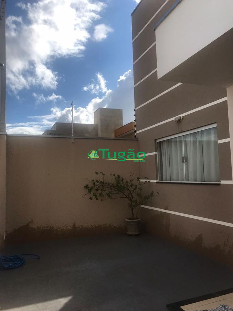 Casa com 3 quartos à venda, 98m² — foto 2 de 20