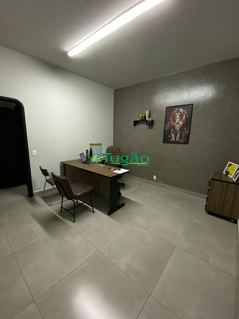 Imóvel Comercial com 4 quartos para aluguel, 240m² — foto 4 de 18