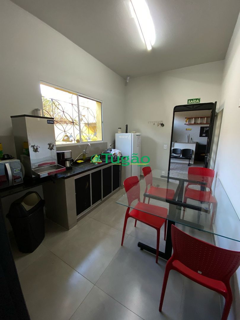 Imóvel Comercial com 4 quartos para aluguel, 240m² — foto 1 de 18