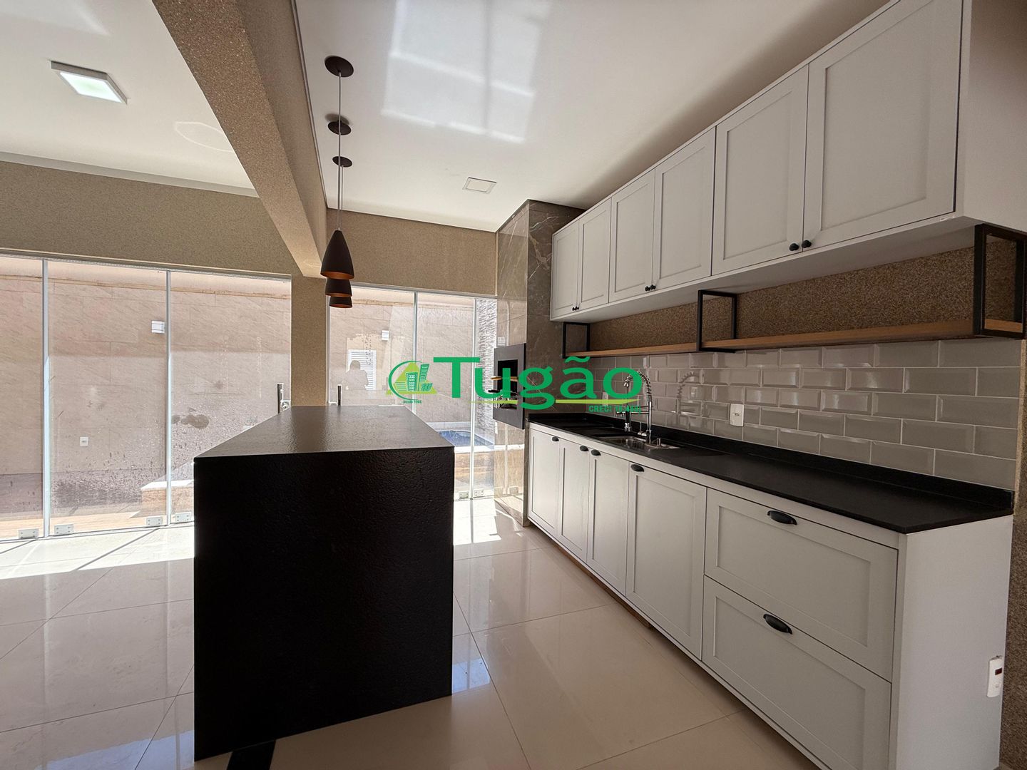 Casa de Condomínio com 3 quartos à venda, 150m² — foto 2 de 20