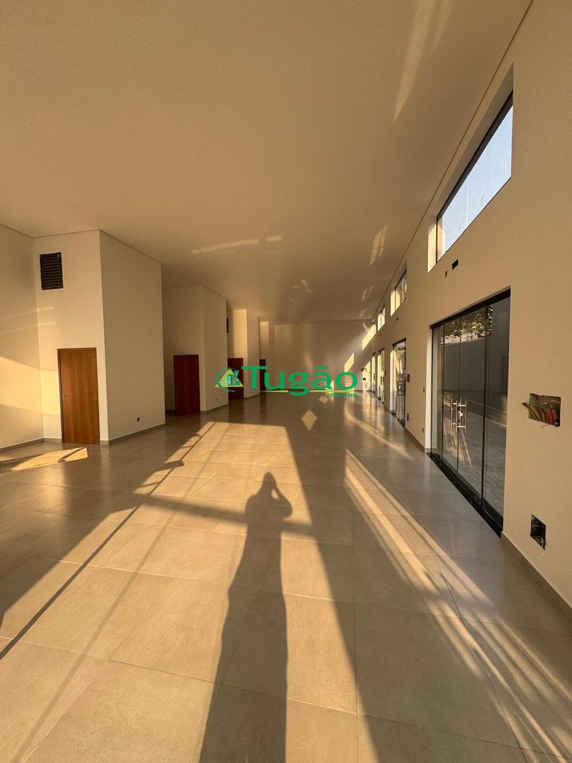 Loja / Salão / Ponto Comercial  para aluguel, 230m² — foto 2 de 5