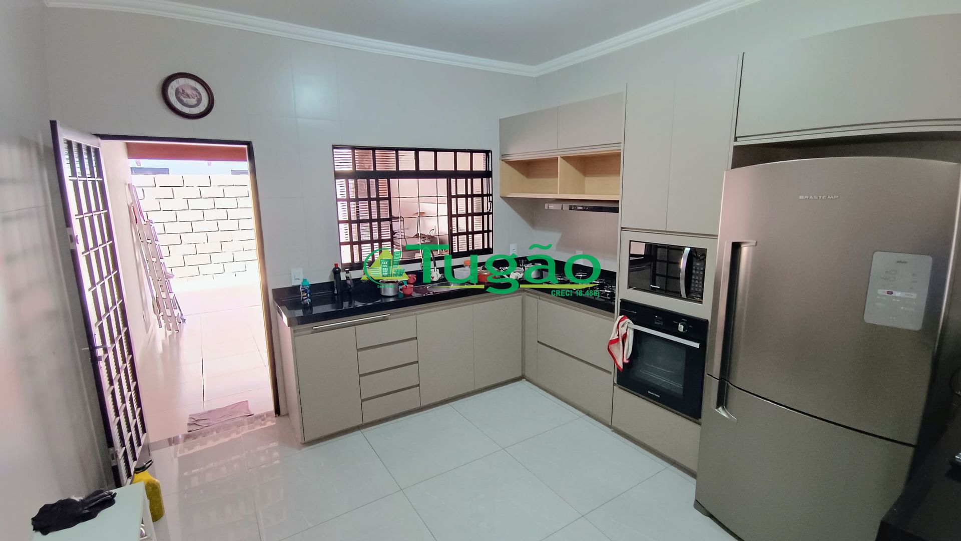 Casa com 3 quartos à venda, 210m² — foto 3 de 23