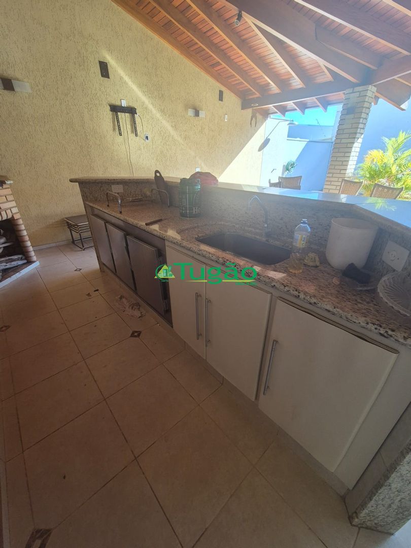 Casa com 4 quartos à venda, 280m² — foto 23 de 38