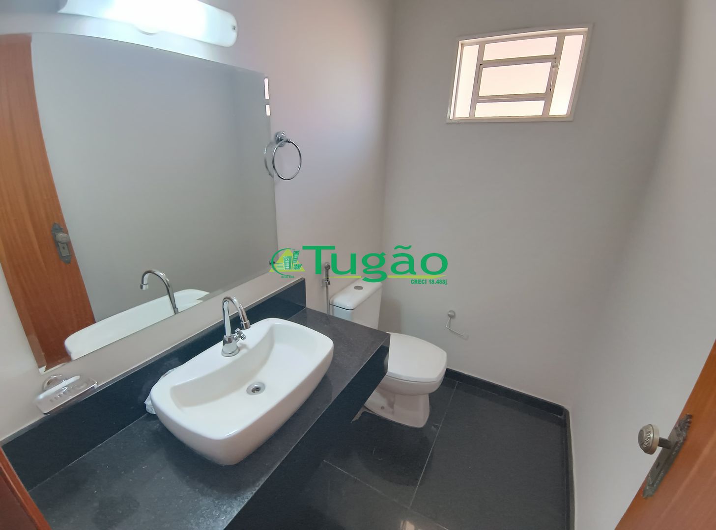 Casa com 3 quartos à venda, 300m² — foto 2 de 35
