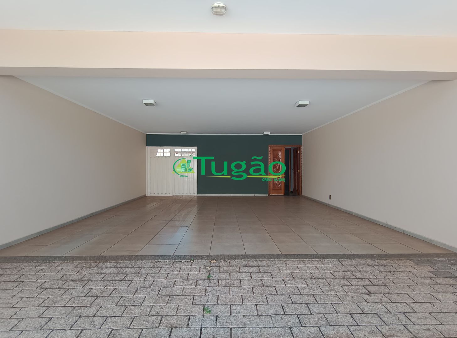 Casa com 3 quartos à venda, 300m² — foto 1 de 35