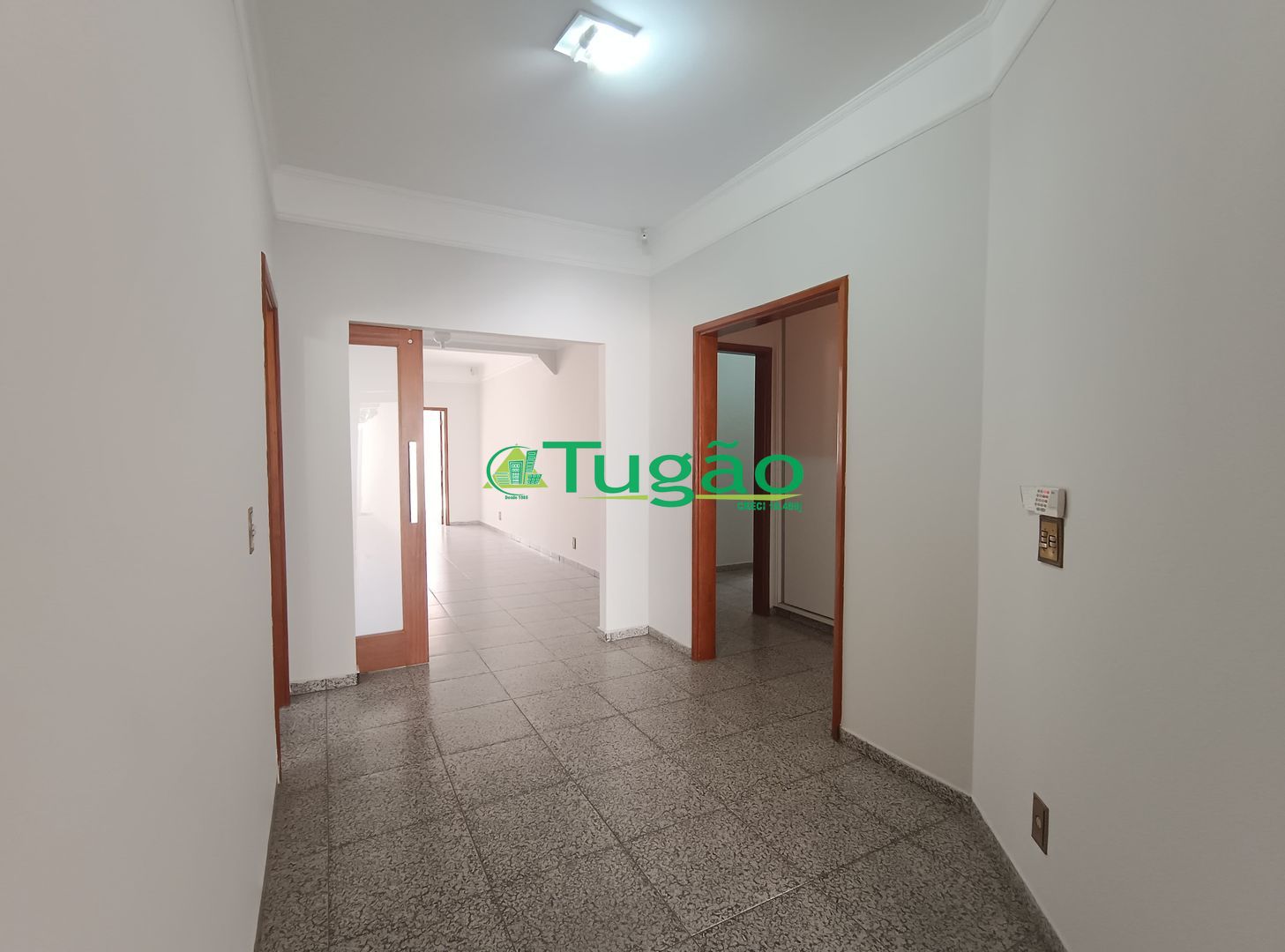 Casa com 3 quartos à venda, 300m² — foto 3 de 35