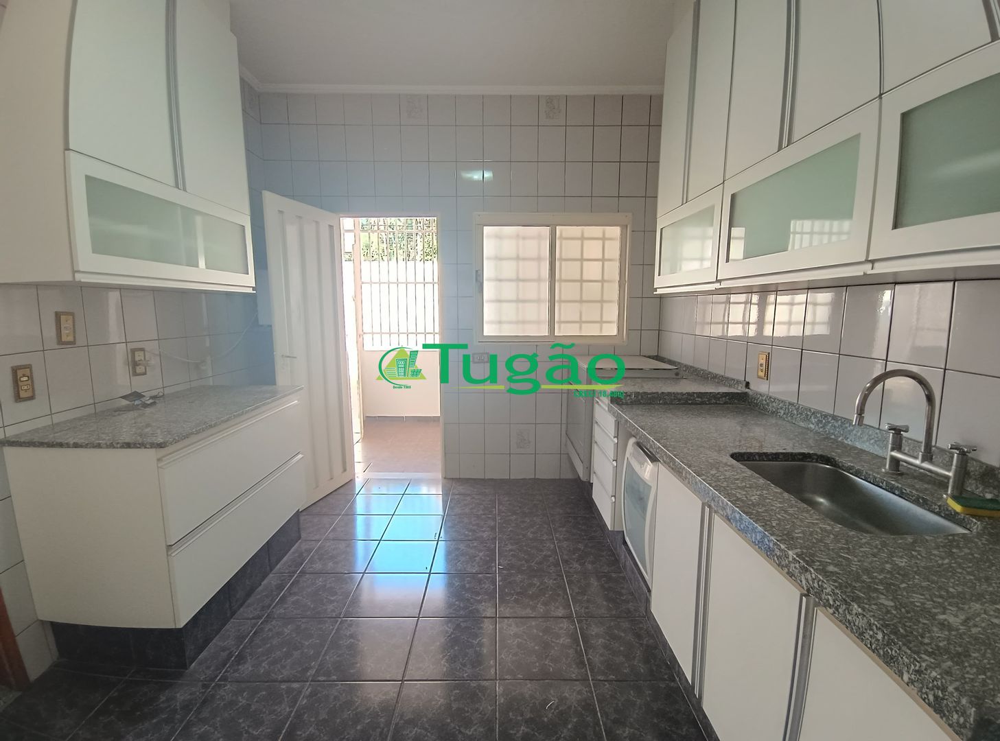 Casa com 3 quartos à venda, 300m² — foto 10 de 35
