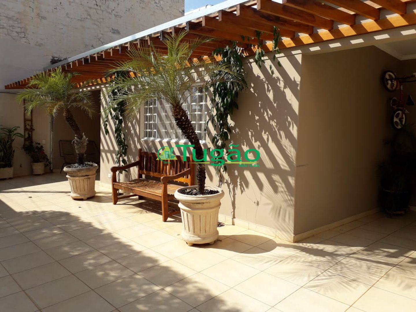Casa com 3 quartos à venda, 175m² — foto 1 de 16