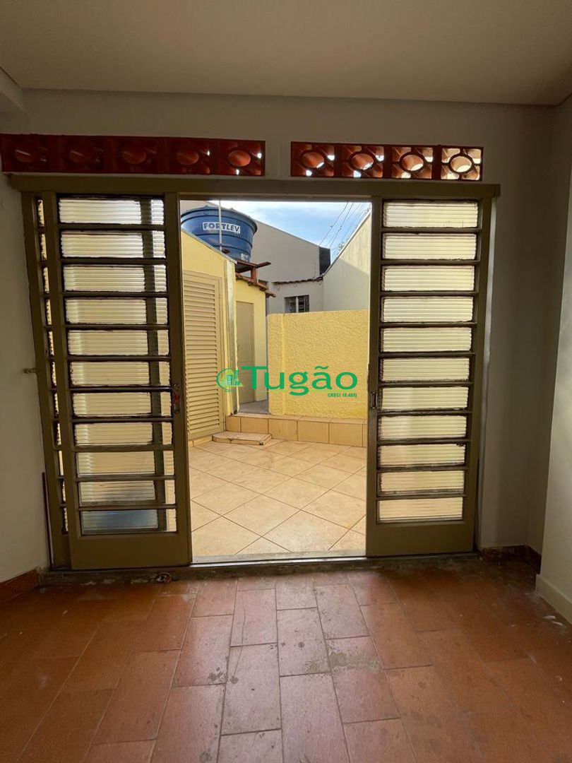 Casa com 3 quartos à venda, 184m² — foto 1 de 17