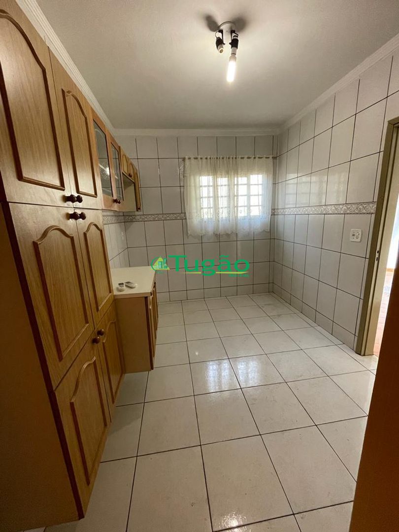 Casa com 3 quartos à venda, 184m² — foto 8 de 17