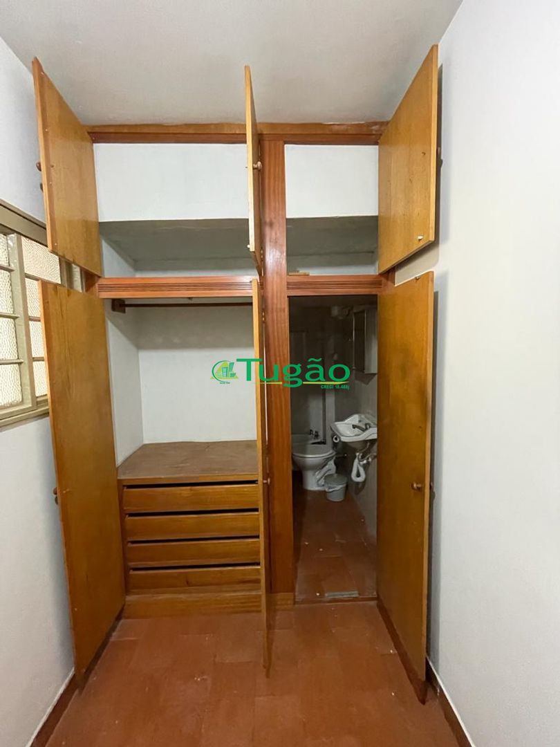 Casa com 3 quartos à venda, 184m² — foto 3 de 17