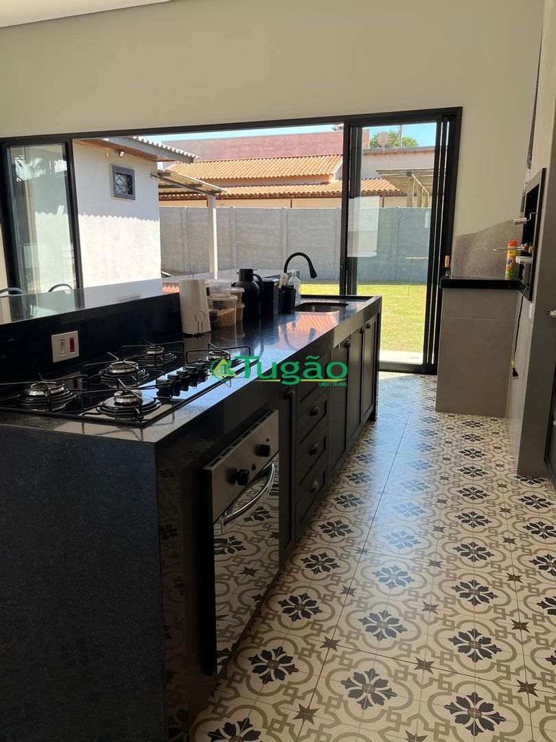 Casa de Condomínio com 4 quartos à venda, 300m² — foto 3 de 14