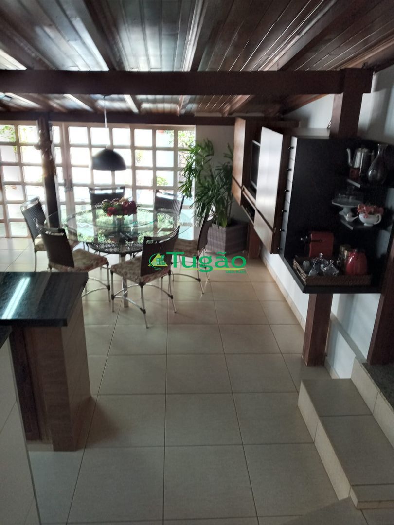 Casa com 3 quartos à venda, 181m² — foto 3 de 16
