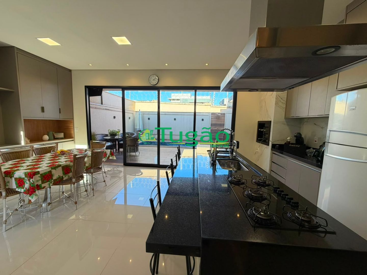 Casa de Condomínio com 3 quartos para aluguel, 200m² — foto 6 de 37