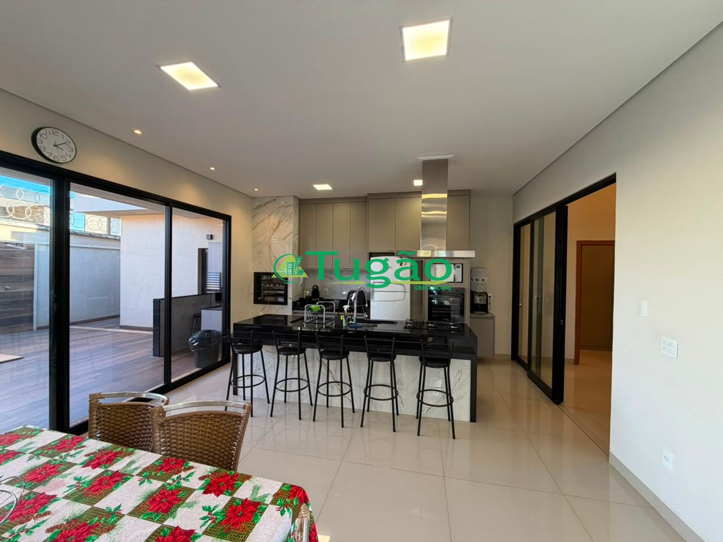 Casa de Condomínio com 3 quartos para aluguel, 200m² — foto 7 de 37