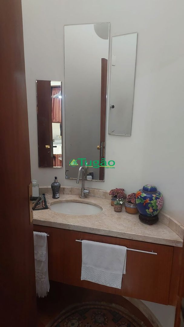 Casa com 6 quartos para aluguel, 600m² — foto 1 de 24