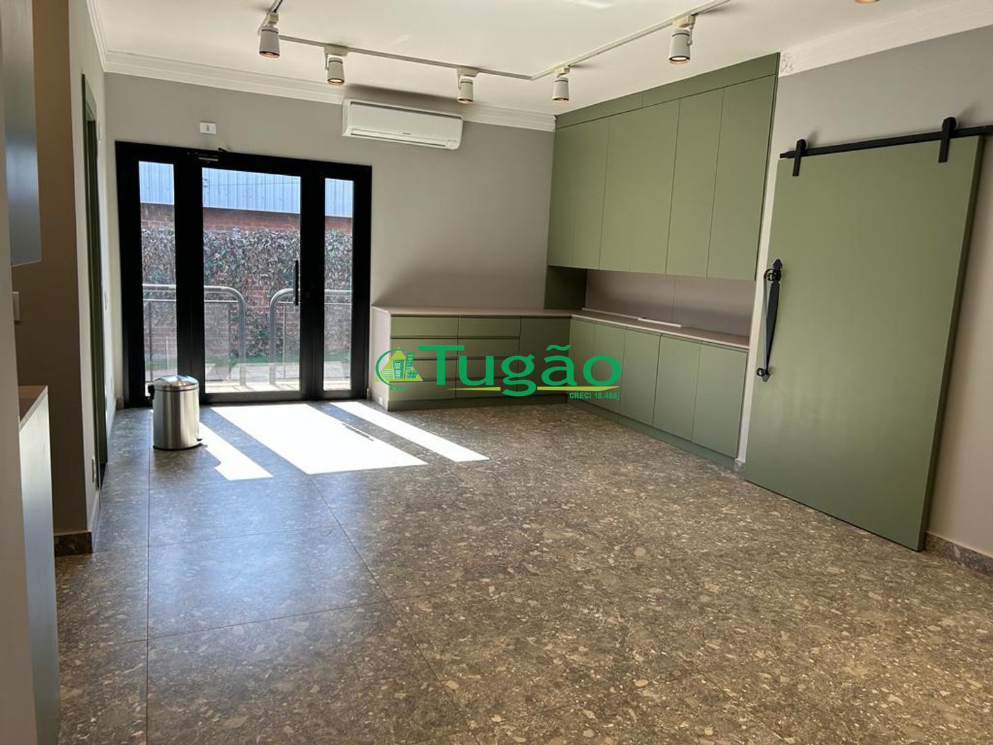 Galpão / Depósito / Armazém  para aluguel, 1691m² — foto 13 de 33